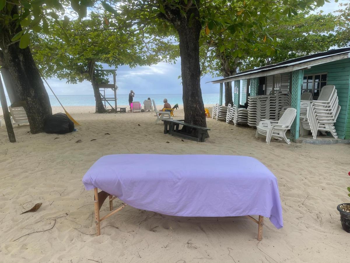 Marriott White Sands, Beachfront Condo At Negril Beach Club Bagian luar foto