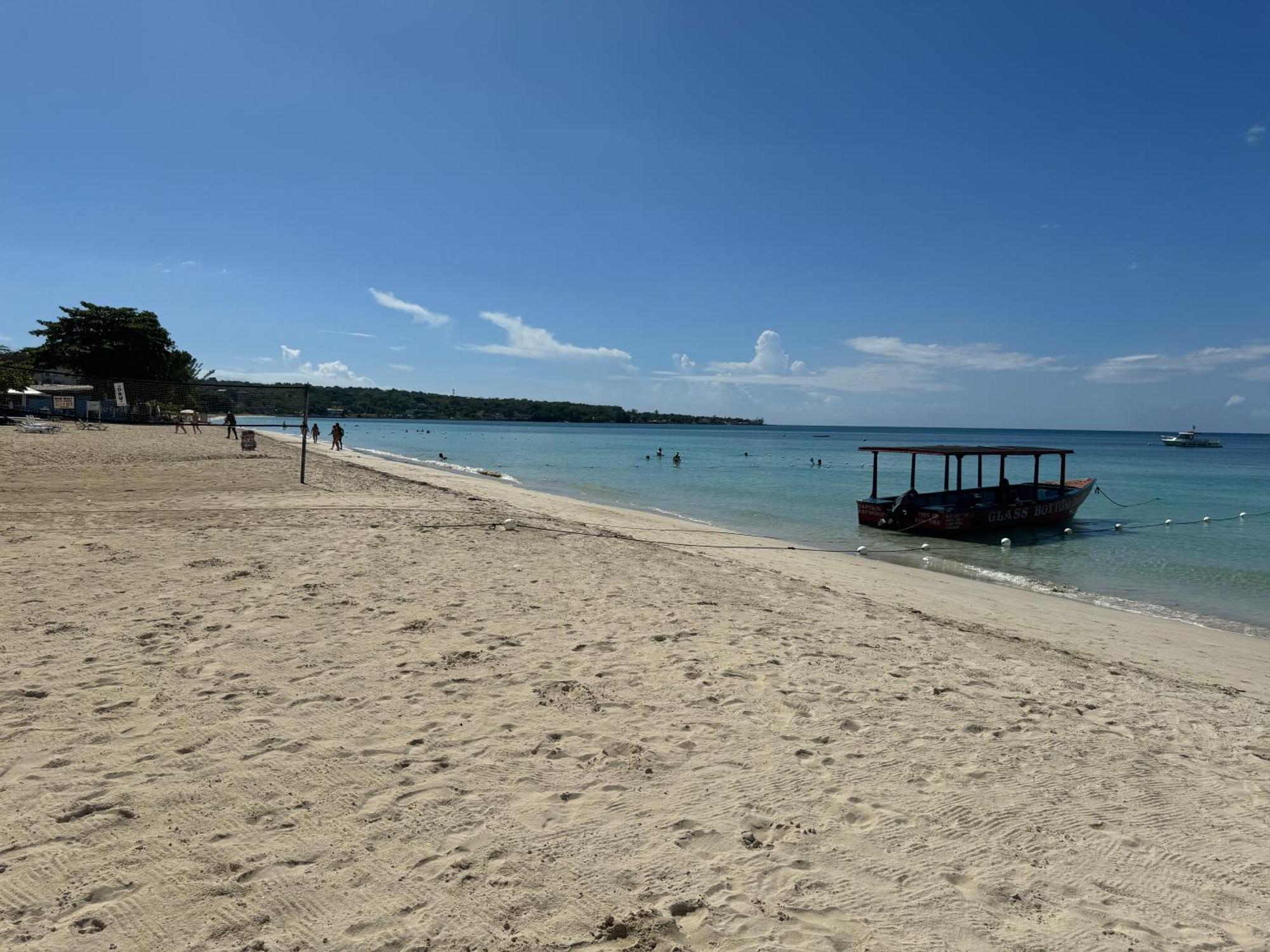 Marriott White Sands, Beachfront Condo At Negril Beach Club Bagian luar foto